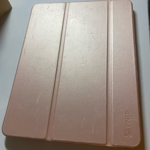 Apple iPad Bundle (Apple Pencil + Accessories) - Picture 6 of 9